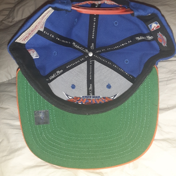 Vintage Mitchell and Ness New York Knicks Snapback hat/cap - Picture 5 of 5